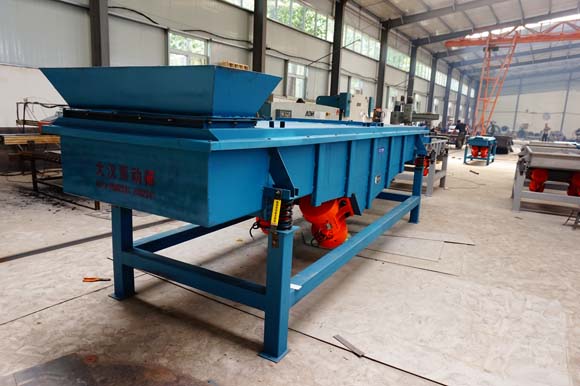 Linear vibrating sieve